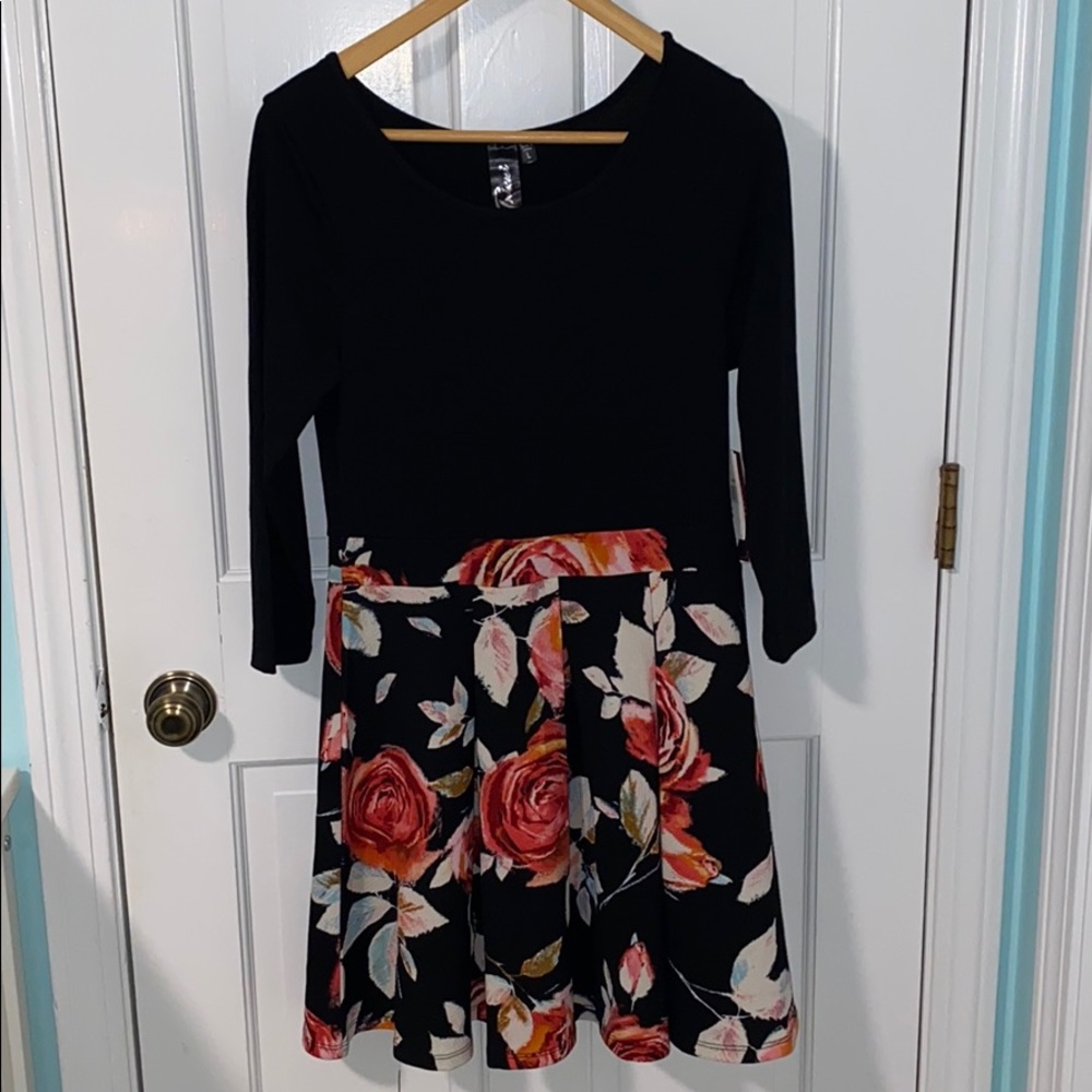 TrixxiGirl Black Floral Formal Dress, Size: Large